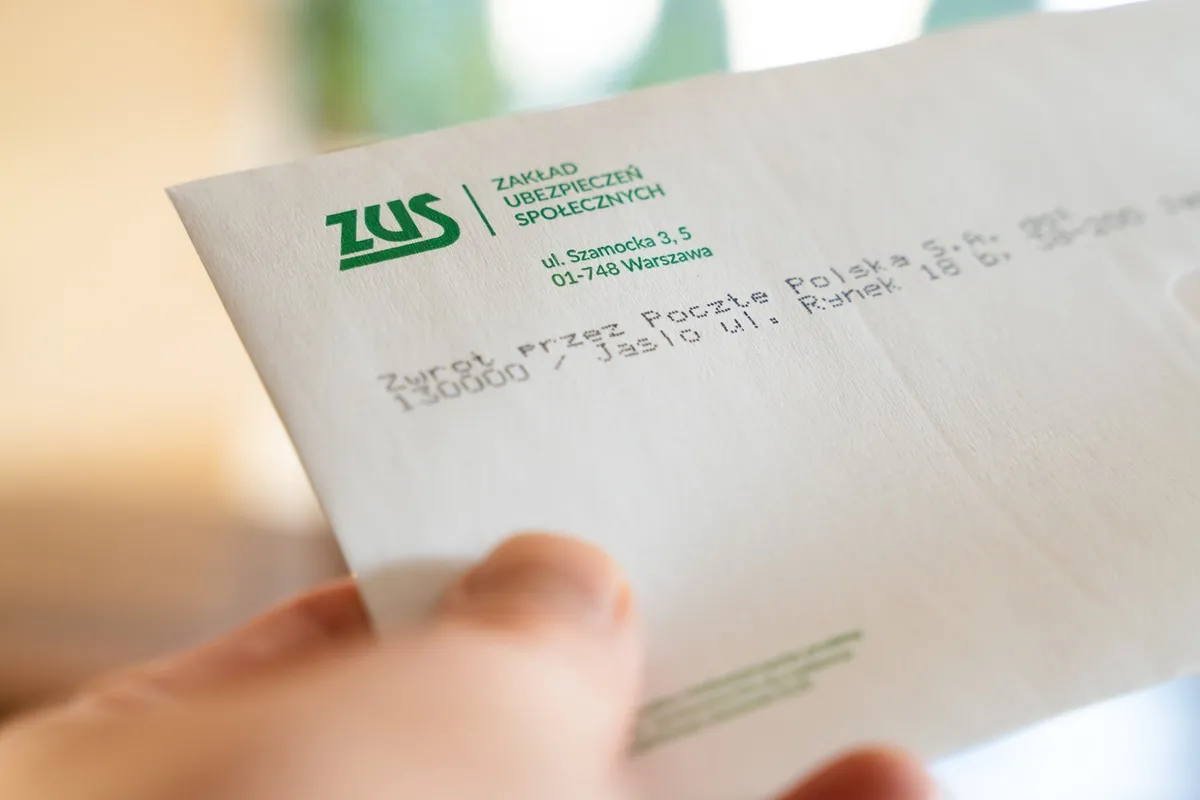 ZUS ujawnia prognozy emerytur 2025. Sprawdź, ile dostaniesz po 60. i 65. roku życia