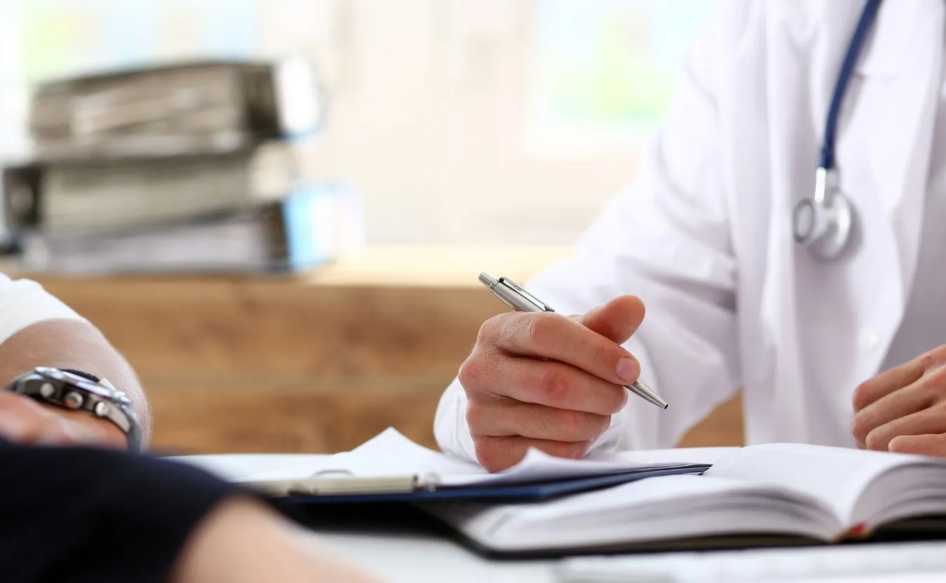 Katastrofa! Każdy do nich chodzi. Lekarze tej specjalności „na fundusz” już leczyć nie chcą, w prywatnych gabinetach windują ceny. Jest drogo, będzie jeszcze drożej