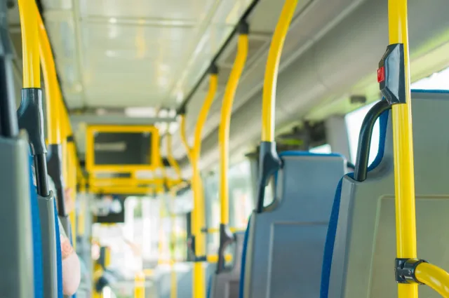 Koniec problemów w komunikacji publicznej. Uczeń już nie będzie musiał wozić ze sobą legitymacji. Od kiedy taka zmiana?