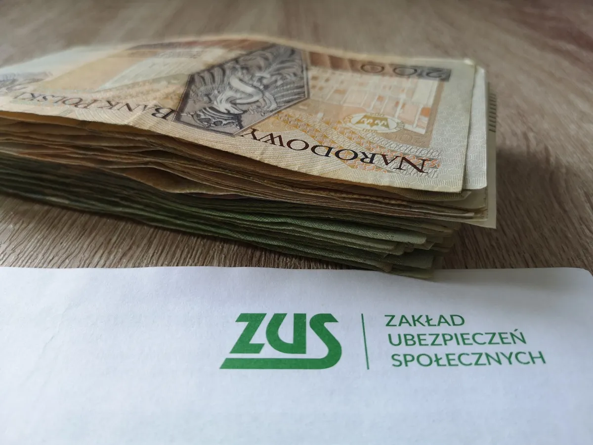 Możesz pożegnać się z 7000 zł z ZUS, jeżeli nie złożysz tego wniosku. Po 12 miesiącach pieniądze przepadną