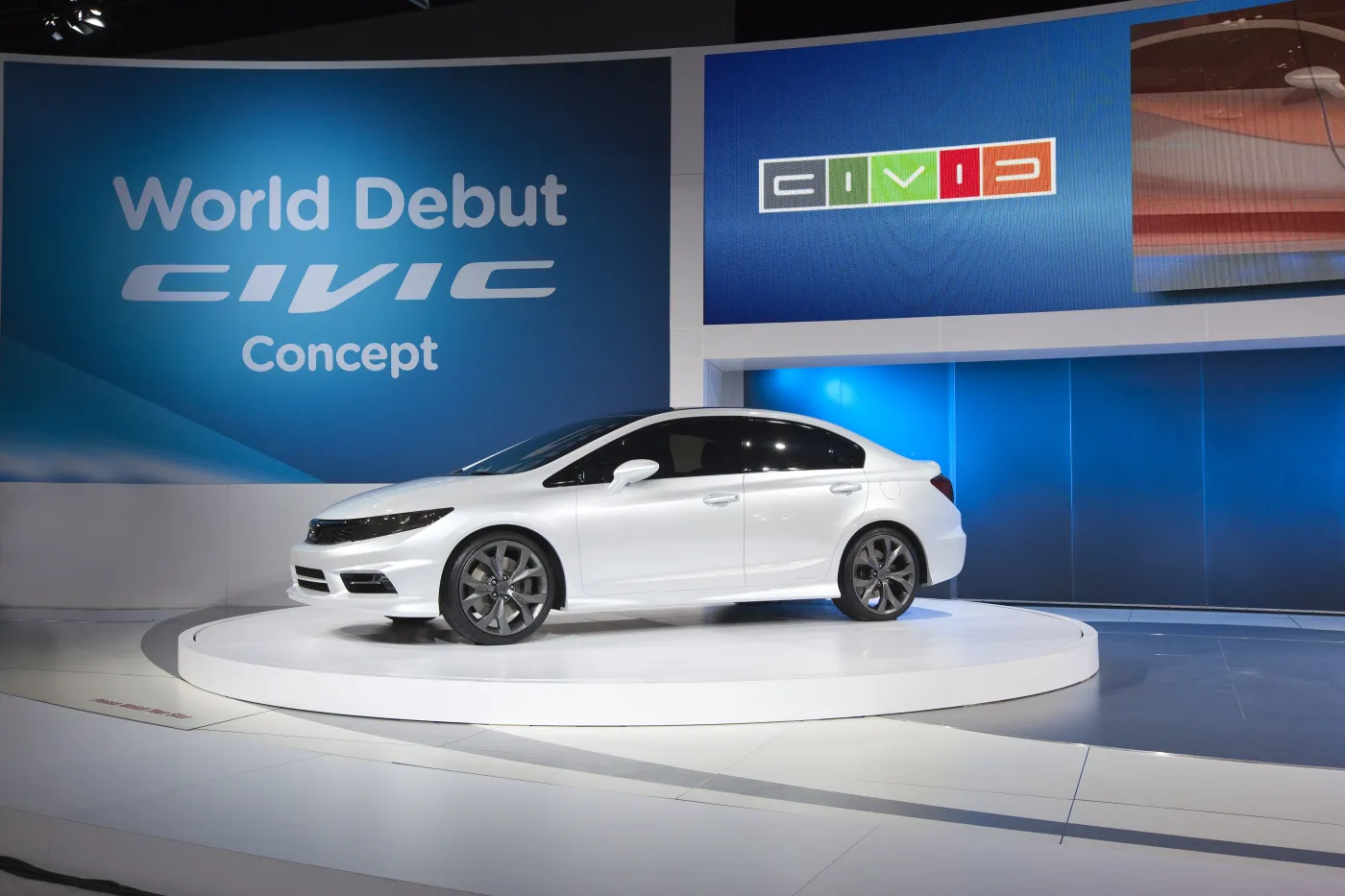 006_honda_naias_2011_323156.jpg