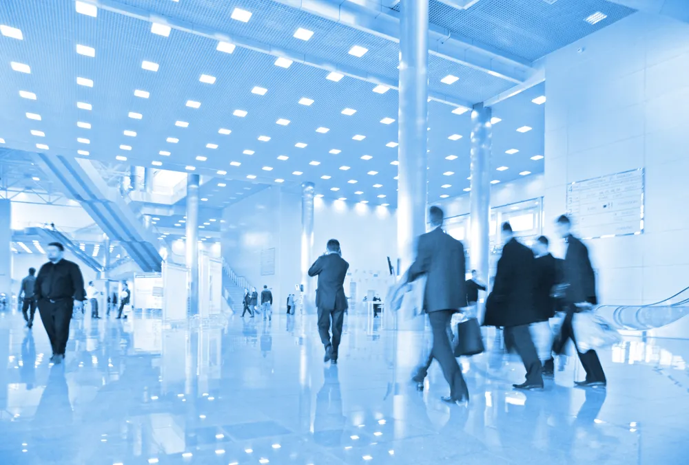 Plusy i minusy łączenia etatu z działalnością gospodarczą