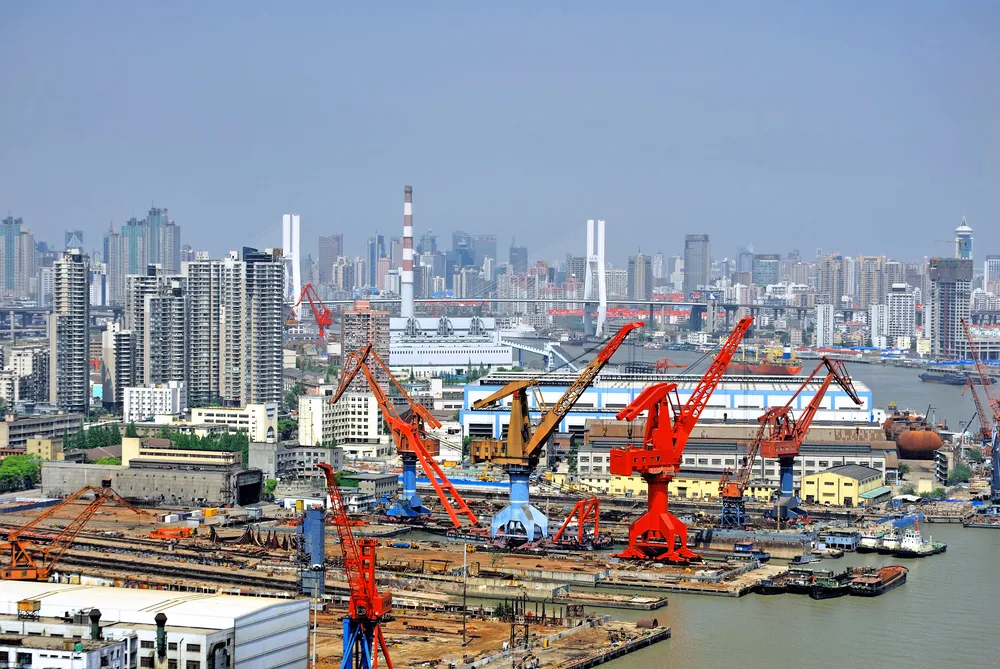 1231854-china-shanghai-the-huangpu-river-and-the-city-skyline.jpg