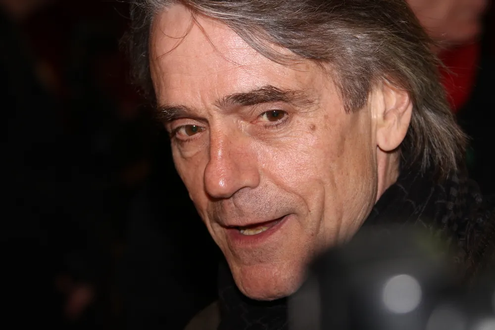 KE walczy z plastikowymi odpadami, pomaga jej Jeremy Irons