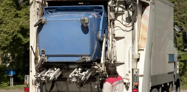 Ustawa śmieciowa: Armia urzędników wyrosła na śmieciach