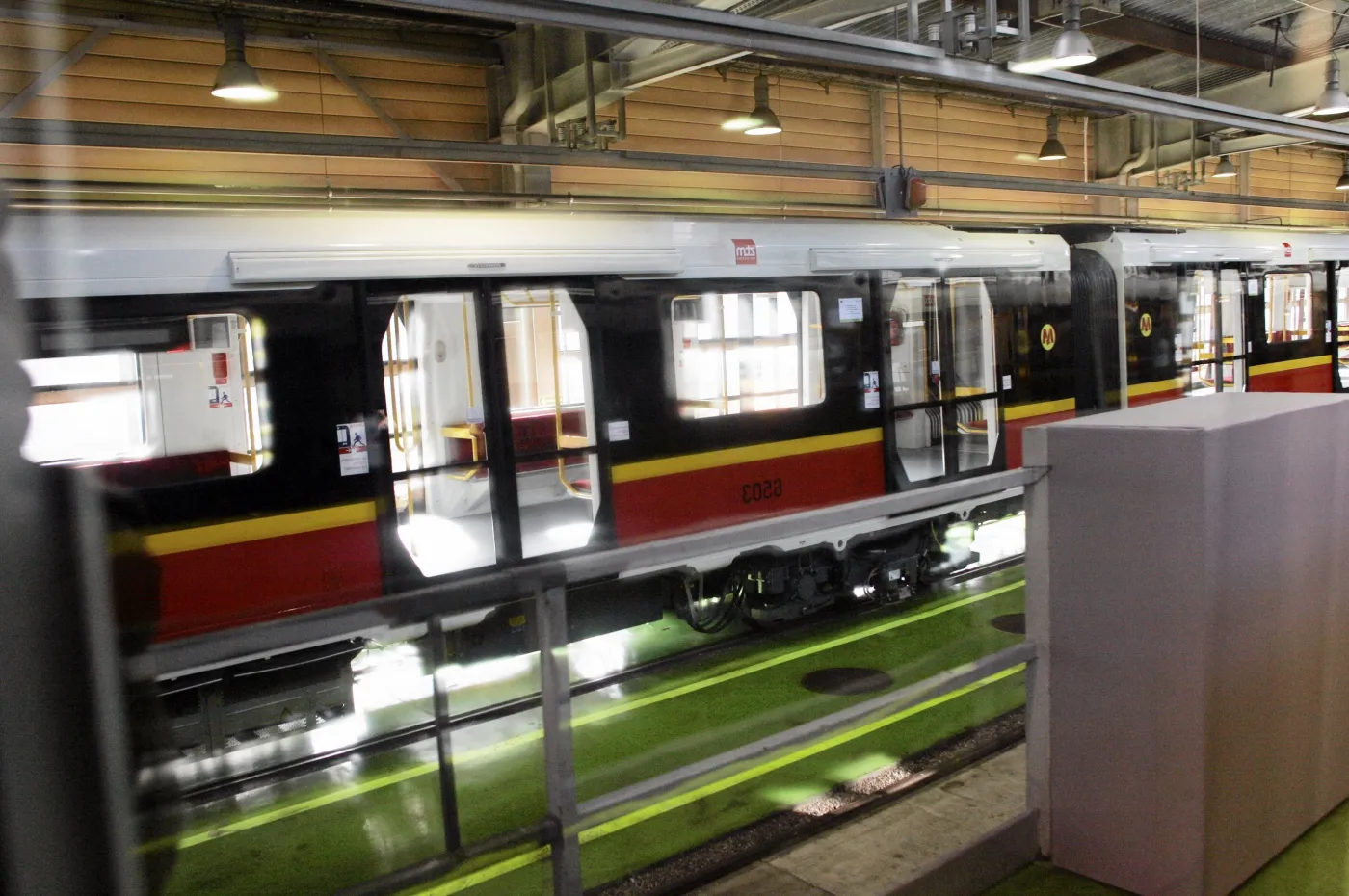 Warszawskie metro: nowy pociąg Inspiro od Siemensa trafił do naprawy