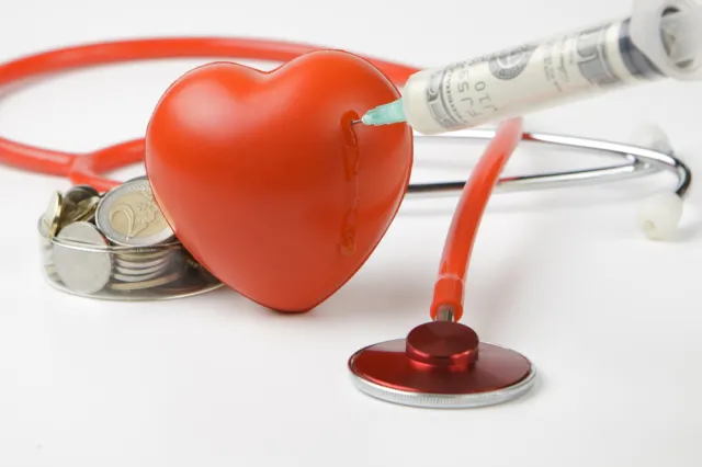 NFZ ma dziurę na 800 mln zł