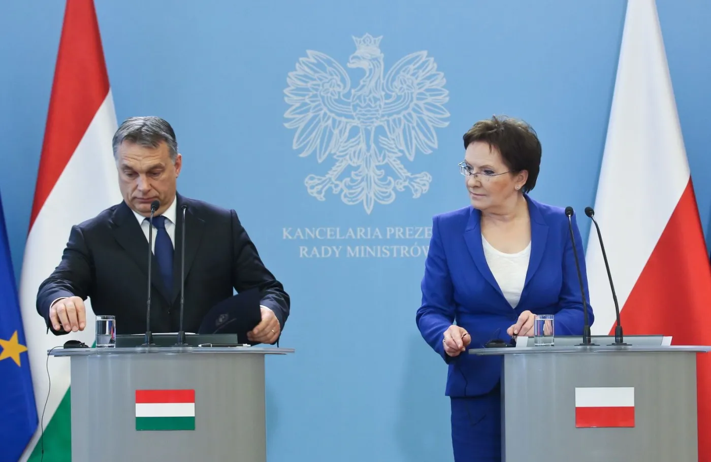 Warszawa, 19.02.2015. Premier Ewa Kopacz (P) i szef węgierskiego rządu Viktor Orban (L) podczas konferencji prasowej po spotkaniu w KPRM, 19 bm. Premier Węgier przyjechał do Warszawy na debatę zorganizowaną przez Krajową Izbę Gospodarczą. (rg/cat) PAP/Rafał Guz 