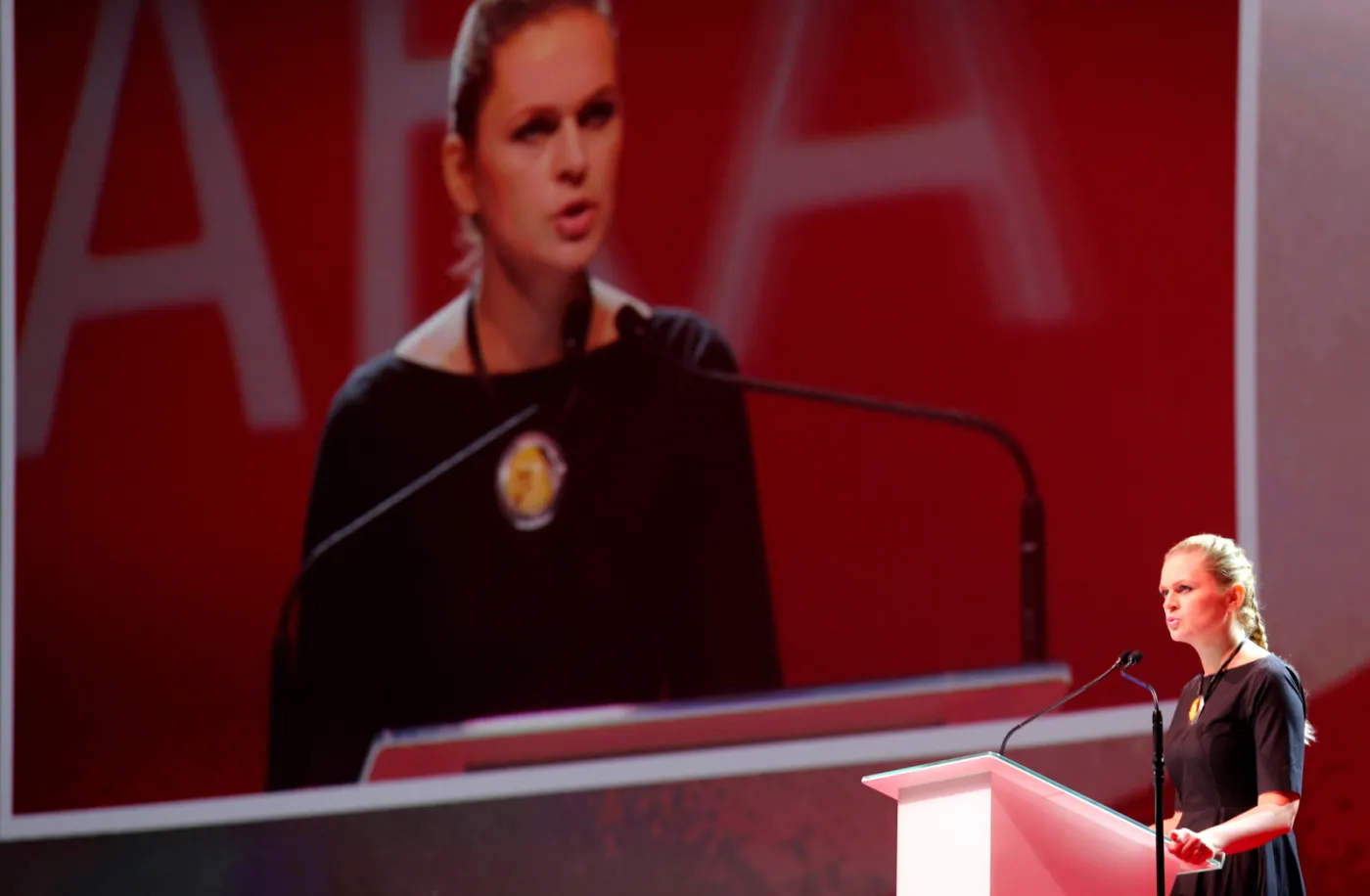 Nowacka: Skończymy ze śmieciową płacą i uprzywilejowaniem banków