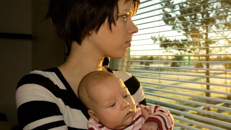 W 2016 r. ZUS da 1000 zł miesięcznie świeżo upieczonej mamie na umowie o dzieło