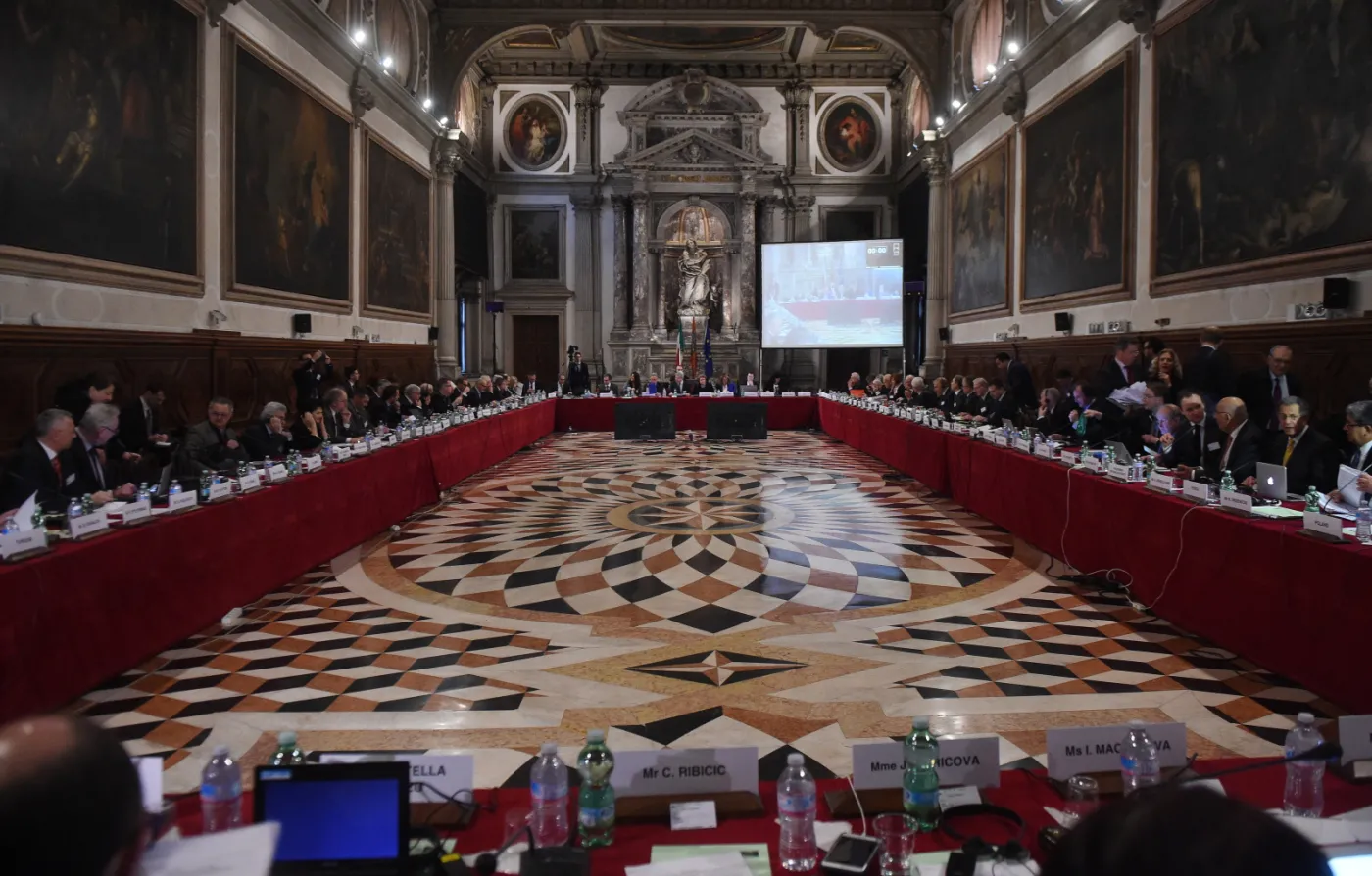 Zalecenia Komisji Weneckiej ws. Trybunału Konstytucyjnego