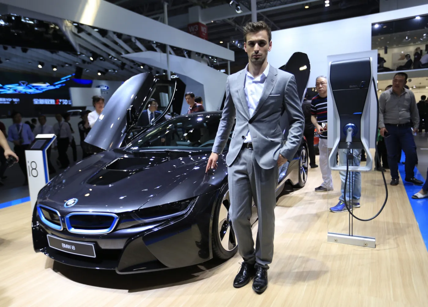 2528675-bmw-i8-plug-in-hybrid.jpg