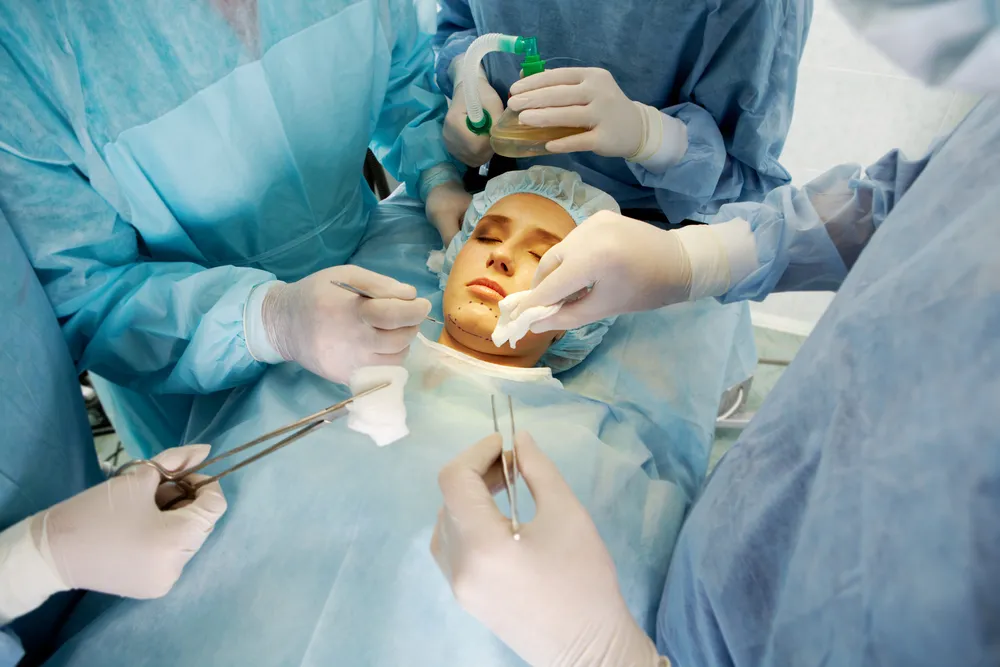 Którą klinikę medycyny estetycznej wybrać: w Polsce czy za granicą?