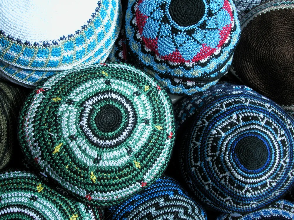 Problematyczne symbole religijne. Firmy nie wiedzą, co z nimi zrobić