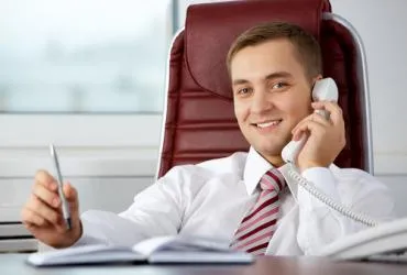 Psychologia w biznesie: jak rozmawiać przez telefon z kontrahentem, który nam nie płaci