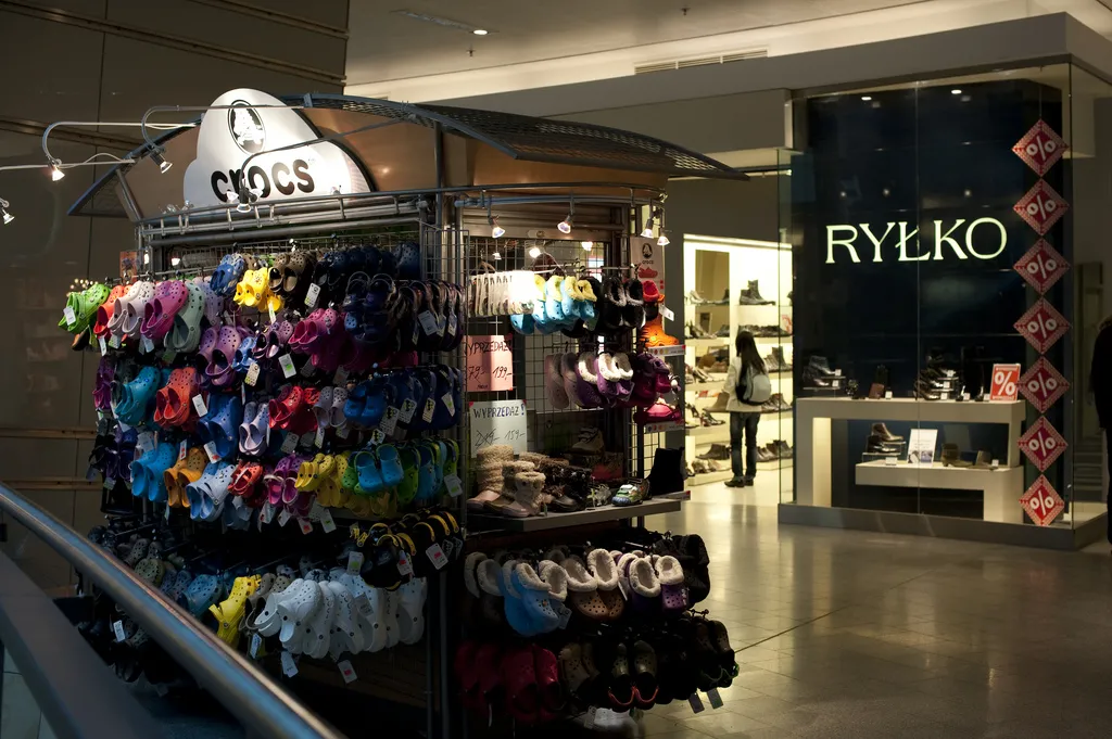 Lokale handlowe stanieją