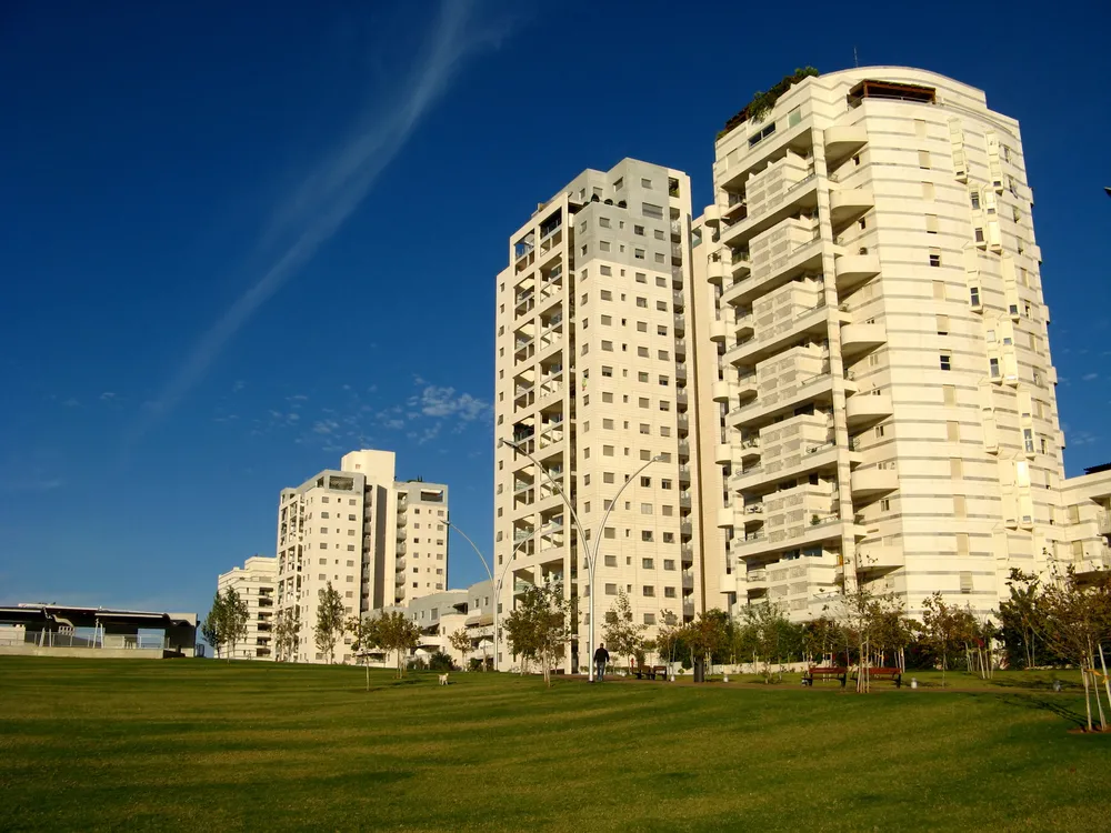 GUS: w sierpniu oddano do użytku o 17,4 proc. więcej mieszkań