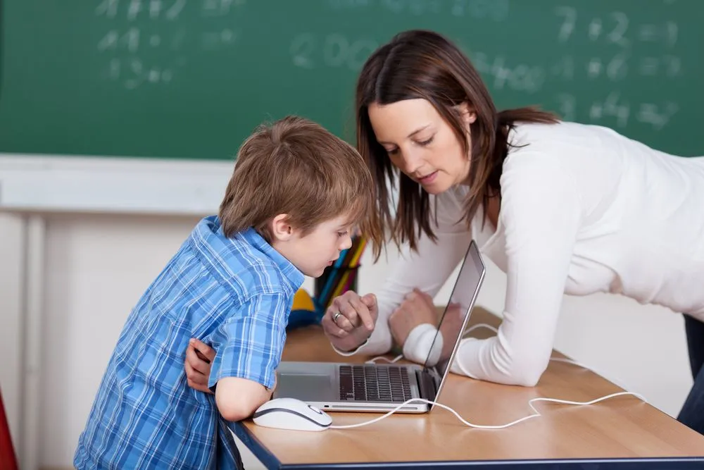 Jak oceniamy uczciwość nauczycieli? Badanie zawodów zaufania publicznego