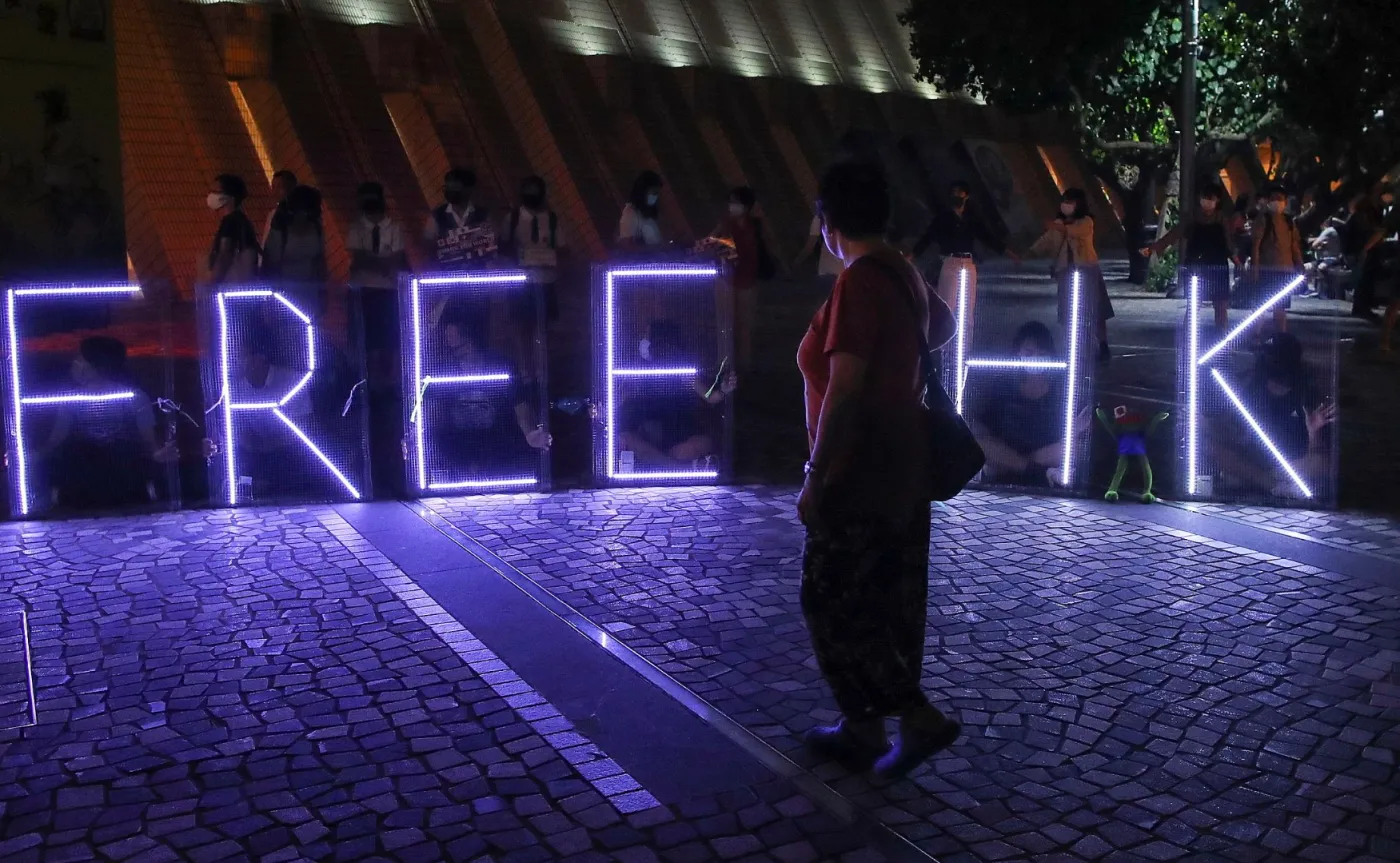 W Hongkongu brutalne starcia i gaz łzawiący w rocznicę ChRL