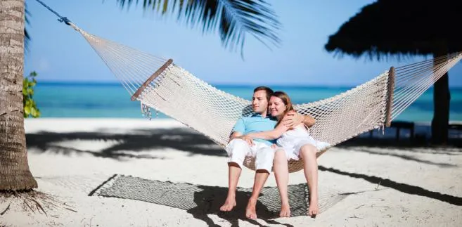 Polacy wolą kupować wczasy droższe i luksusowe. Rośnie zainteresowanie Chinami i Kubą