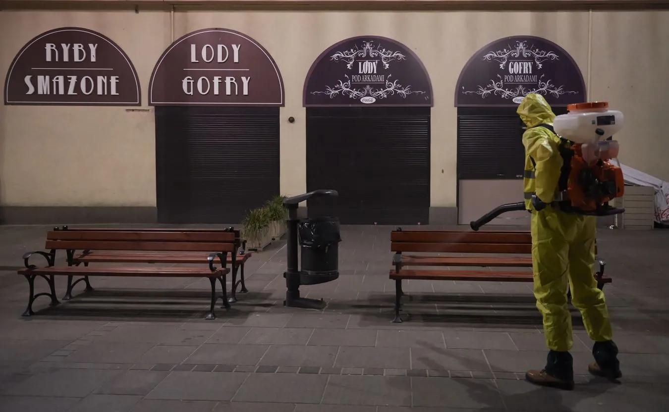 Rząd szykuje jeszcze bardziej rygorystyczne przepisy? Gliński: Będą dotyczyć sklepów i miejsc pracy