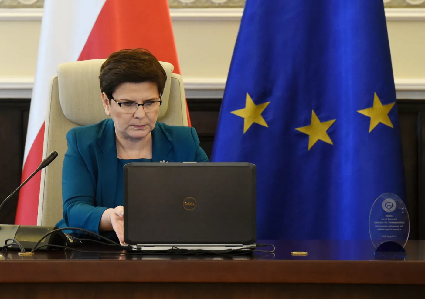 Szydło: UE oparta na szantażu silniejszych wobec słabszych właśnie się kończy