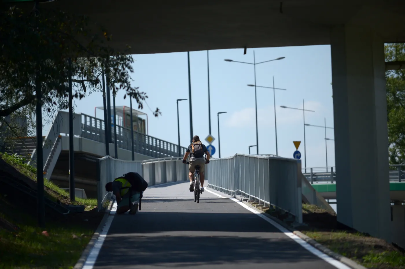 Warszawa ma nową przeprawę przez Wisłę. Otwarto kładkę pieszo-rowerową pod mostem Łazienkowskim [ZDJĘCIA]