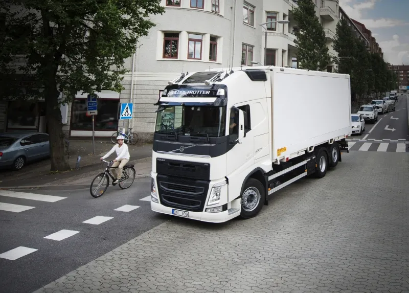 3133816-volvo-concept-truck.jpg