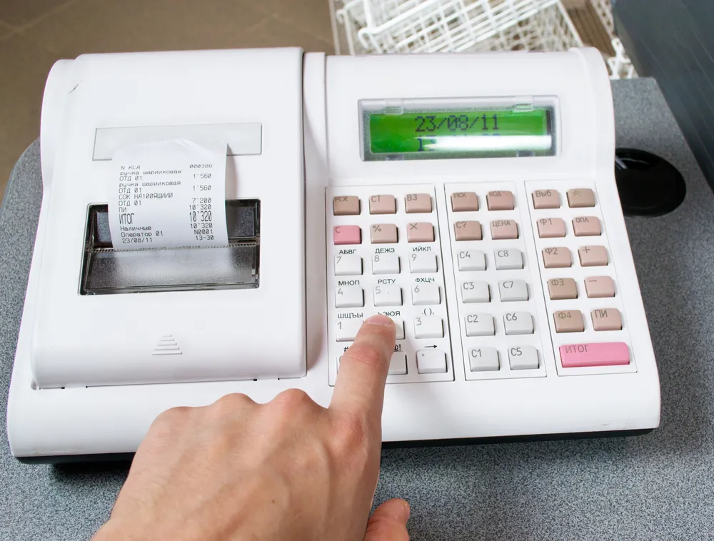 Podatek od towarów i usług: Przedsiębiorca zwolniony z VAT musi stosować kasę fiskalną