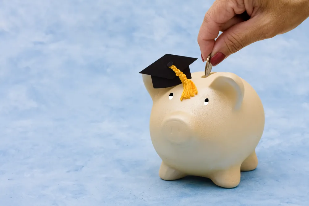 Jak inwestować, by móc zapłacić za studia naszych dzieci?