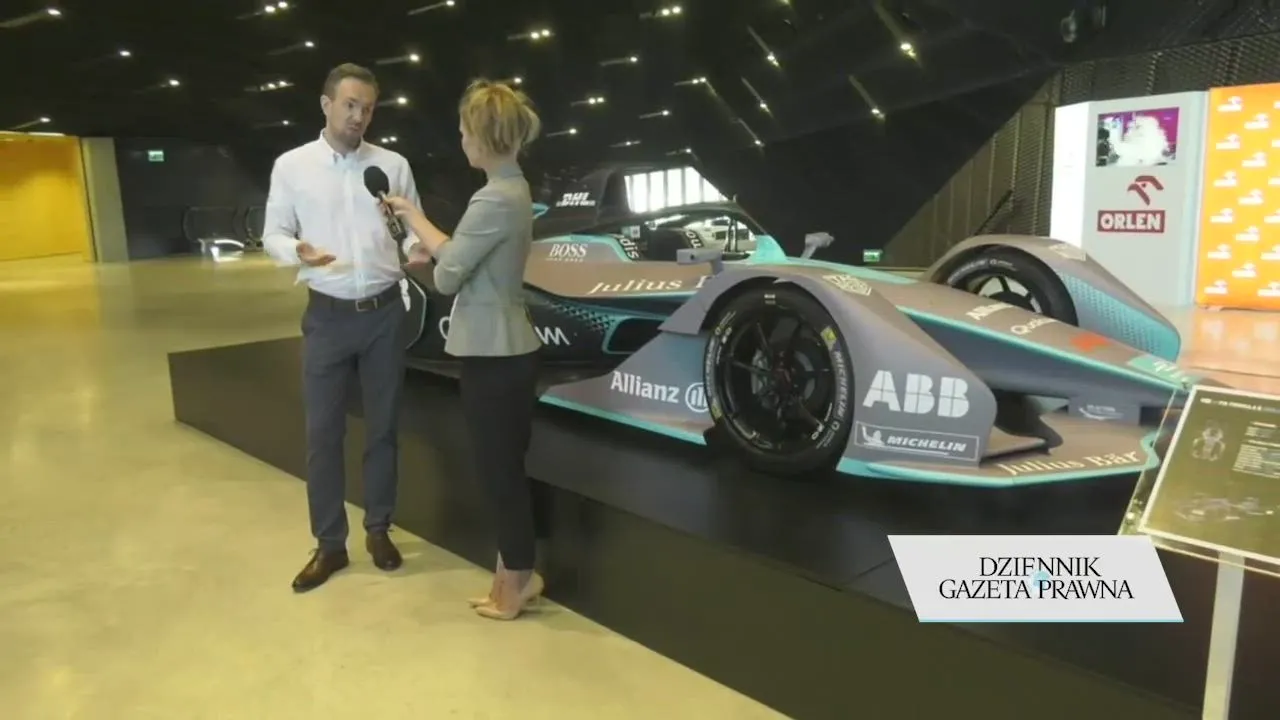 Najnowszy bolid Formuły E po raz pierwszy w Polsce. Zobacz, jak wygląda ten futurystyczny pojazd