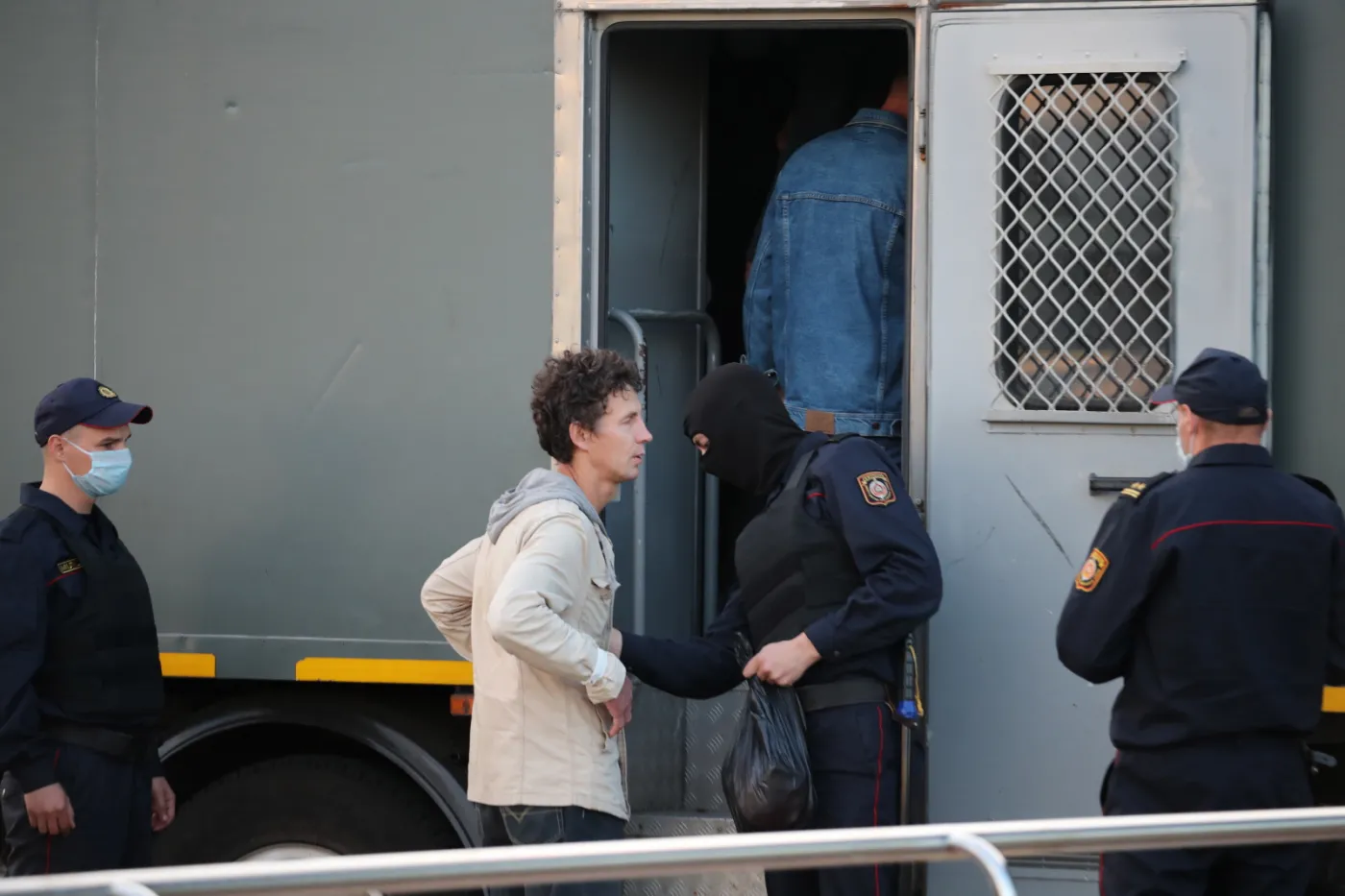 Niedzielny protest w Mińsku: milicja zatrzymuje uczestników