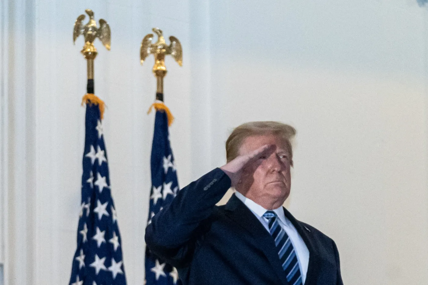 Trump wypisany ze szpitala. Jego stan poprawia się od piątku