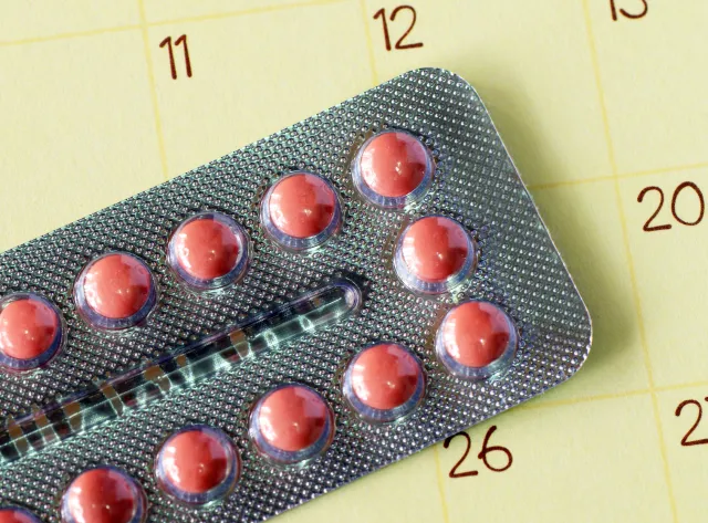 Resztki pigułek antykoncepcyjnych trafiają do wód i zatruwają środowisko [BADANIA]