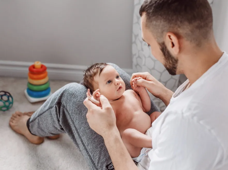 85 proc. Polaków popiera 9-tygodniowe urlopy rodzicielskie dla ojców [BADANIE]