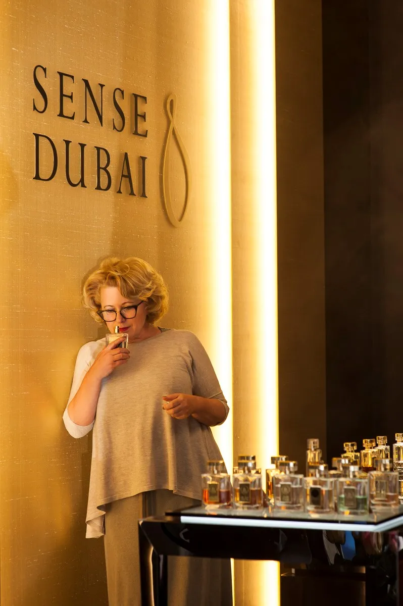 Wprowadziła do Polski Harlequina i walentynki. Teraz podnosi zapachy do rangi sztuki