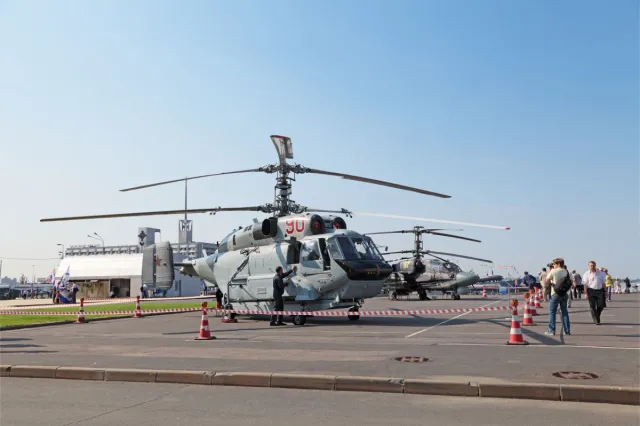 "FT" ostrzega: Rosja gromadzi w pobliżu granicy z Ukrainą samoloty i śmigłowce