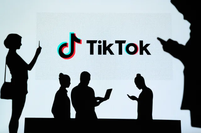 Jak TikTok zmienił pokolenie Z? Od "aplikacji tańczących nastolatek" do narzędzia, które wpływa na życie