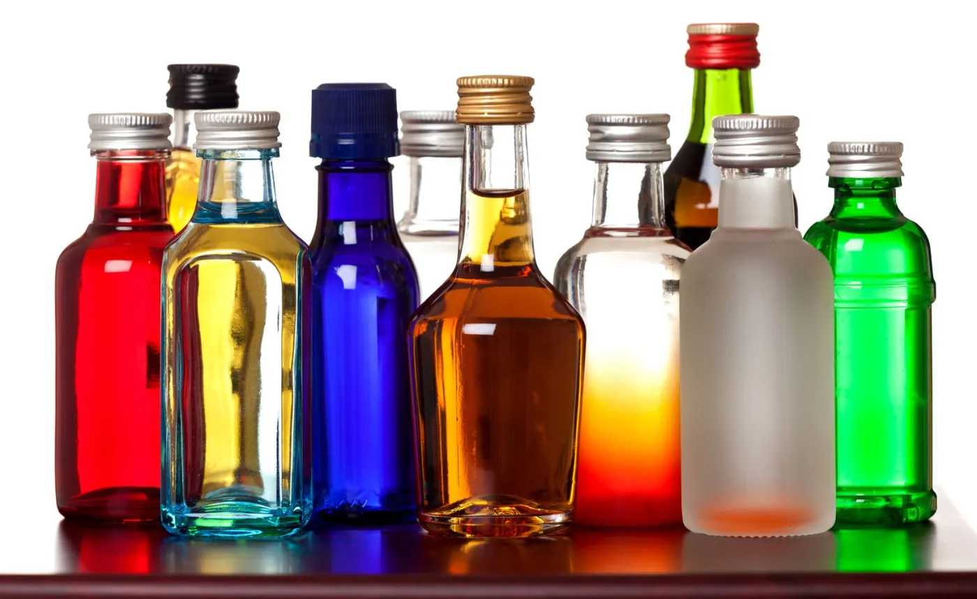 Butelki po "małpkach" w systemie kaucyjnym? Propozycja Zielonych