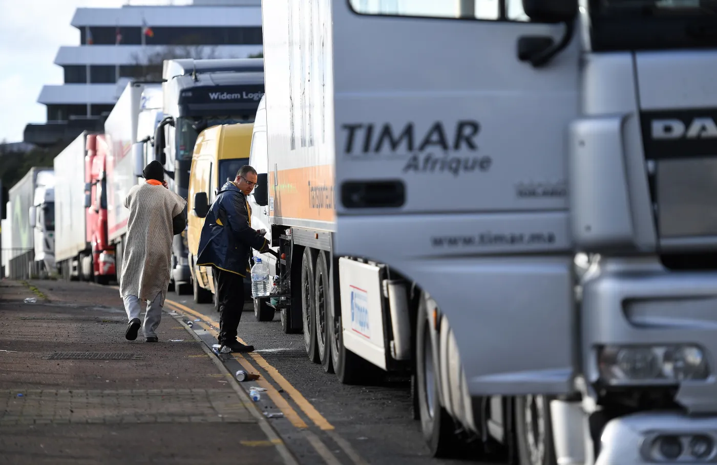 Wielka Brytania: już ponad 8000 ciężarówek przejechało do Francji, w kolejce czeka 1600