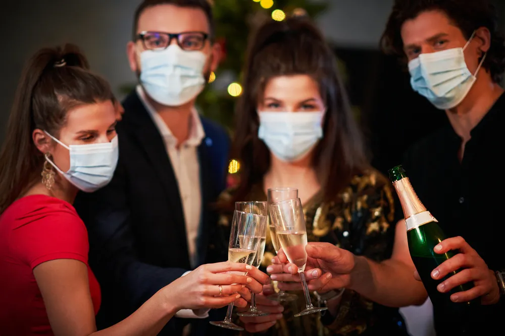 Godziny policyjnej w Sylwestra nie będzie. "Apelujemy o nieprzemieszczanie się"