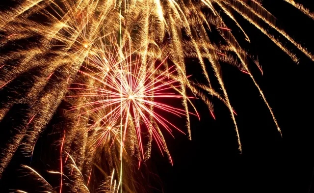 Na Sylwestra wydamy prawie o jedną trzecią mniej niż w 2019 r. [BADANIE]