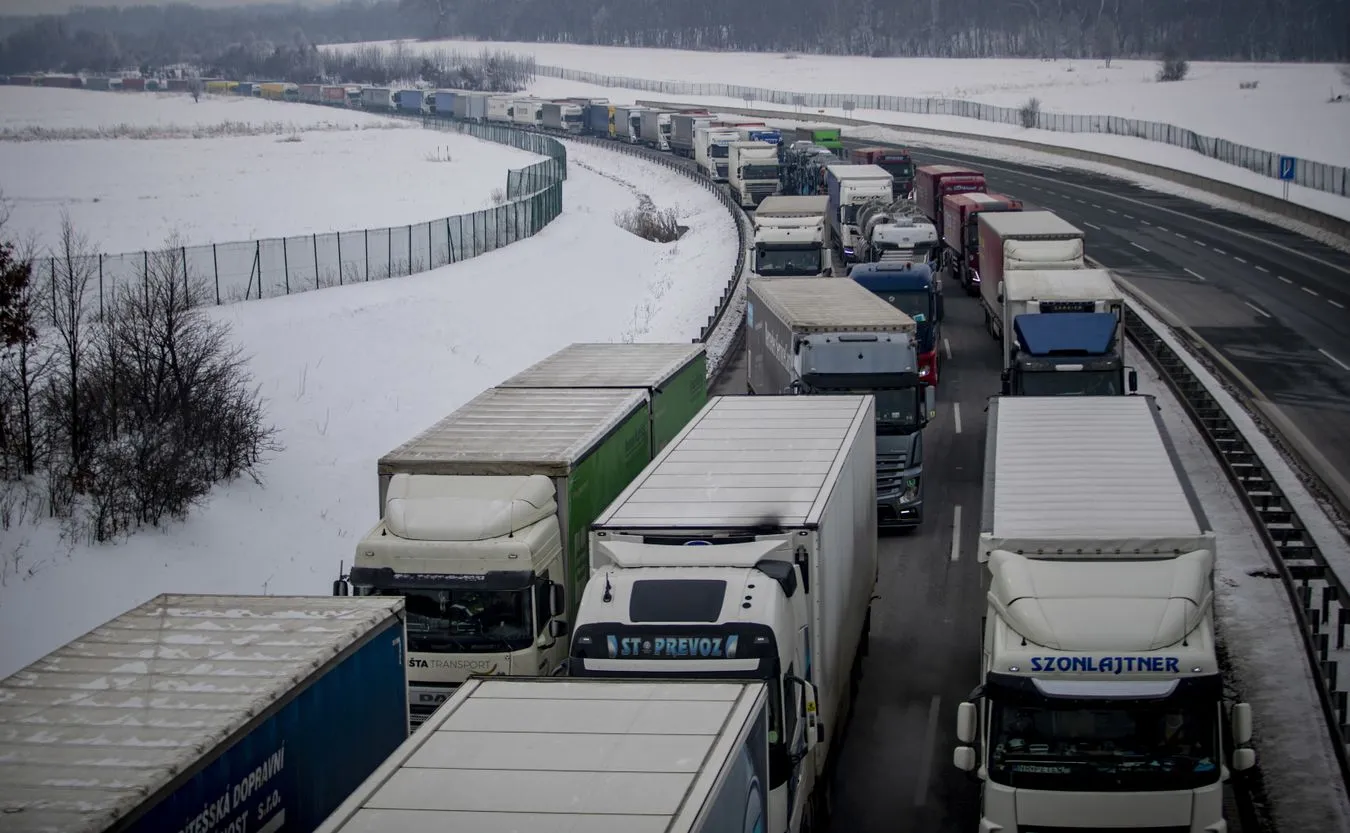 Niemcy wprowadzają nowe restrykcje. Czeskie ciężarówki stoją w długich kolumnach na granicy