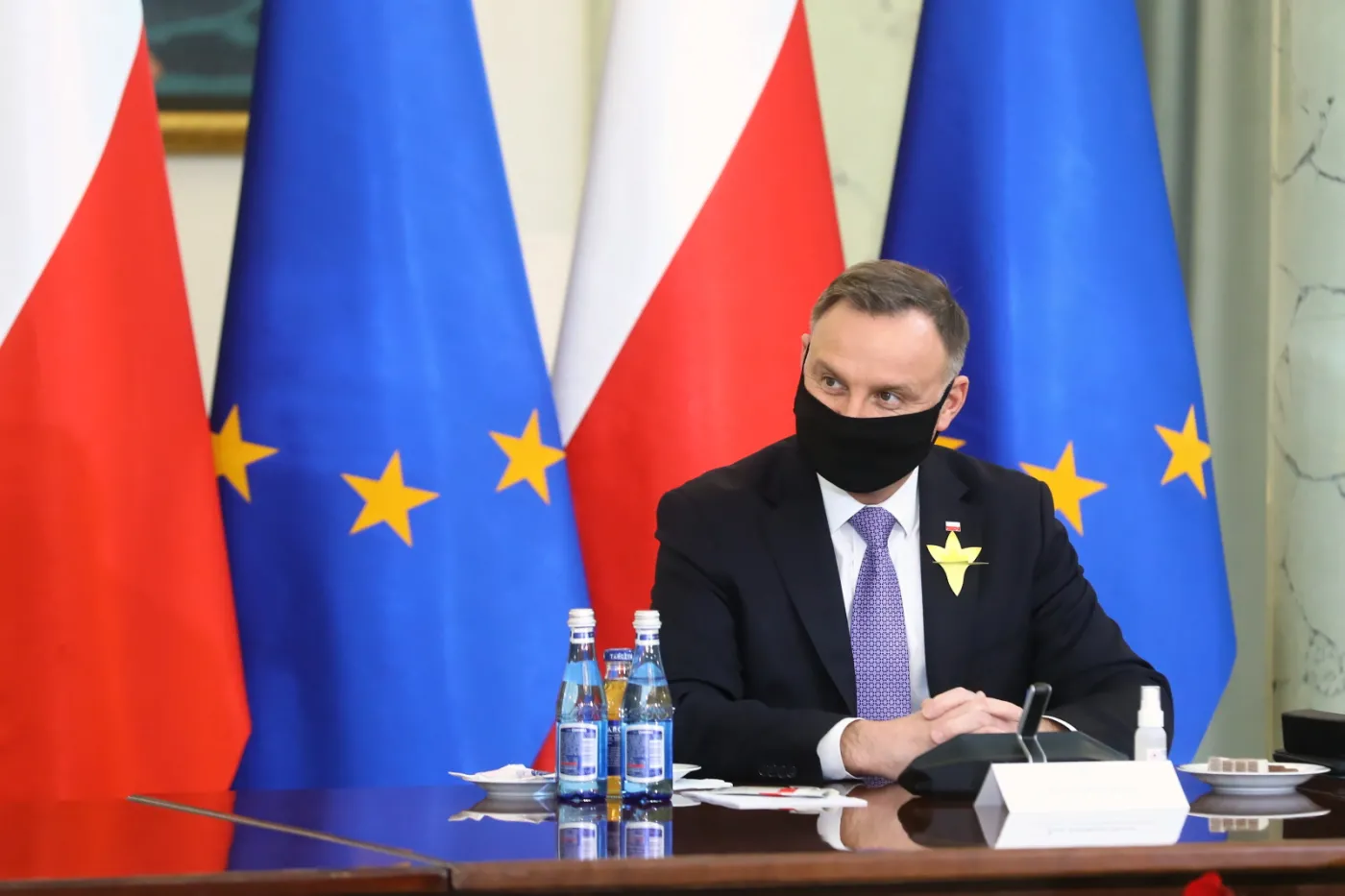 Większość badanych Polaków negatywnie ocenia pracę rządu i prezydenta