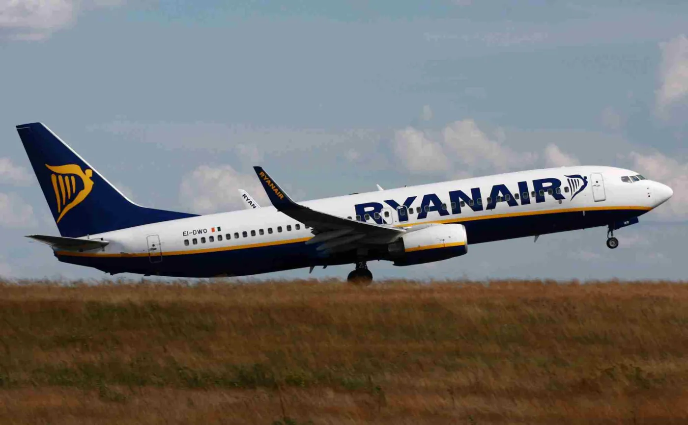 Ryanair stroni od brytyjskich lotnisk. Mniej lotów i mniejsze samoloty