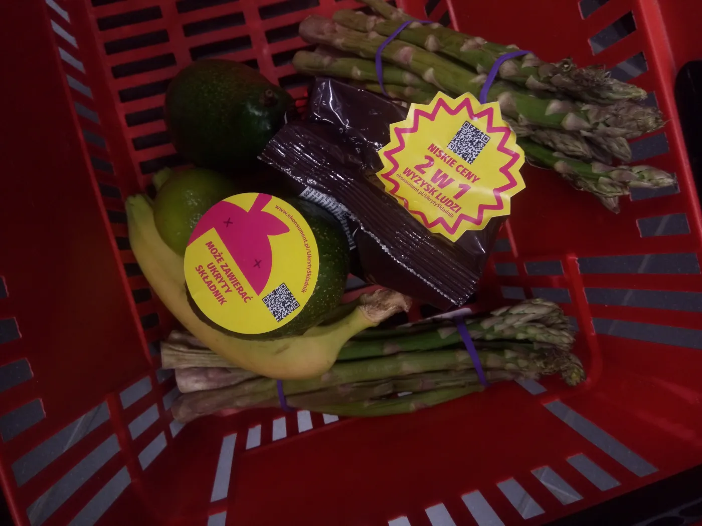 Ukryty Składnik: Co oznaczają tajemnicze naklejki na produktach w sklepach?