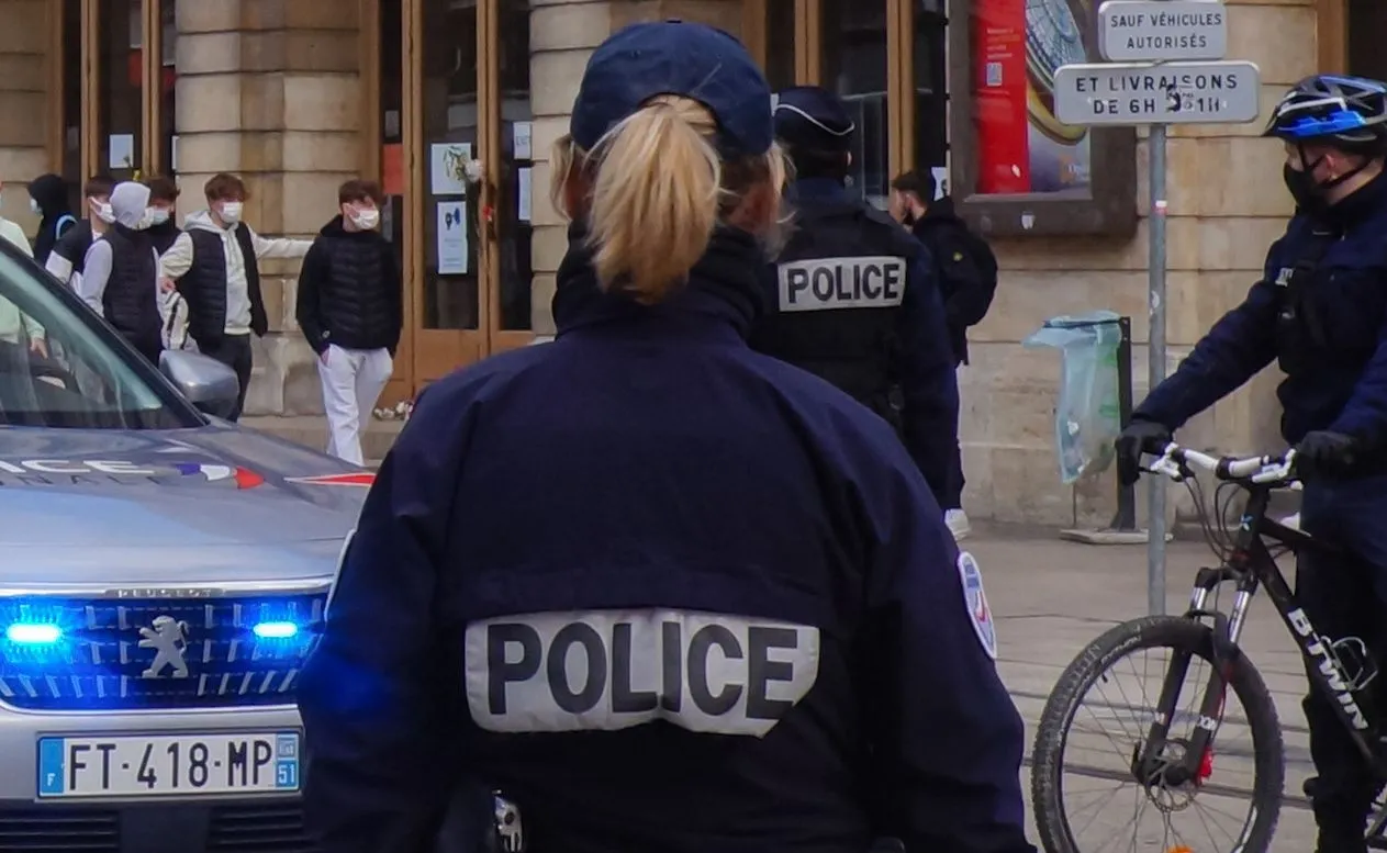 Atak nożownika w Cannes. Ranny policjant, niewykluczone podłoże terrorystyczne