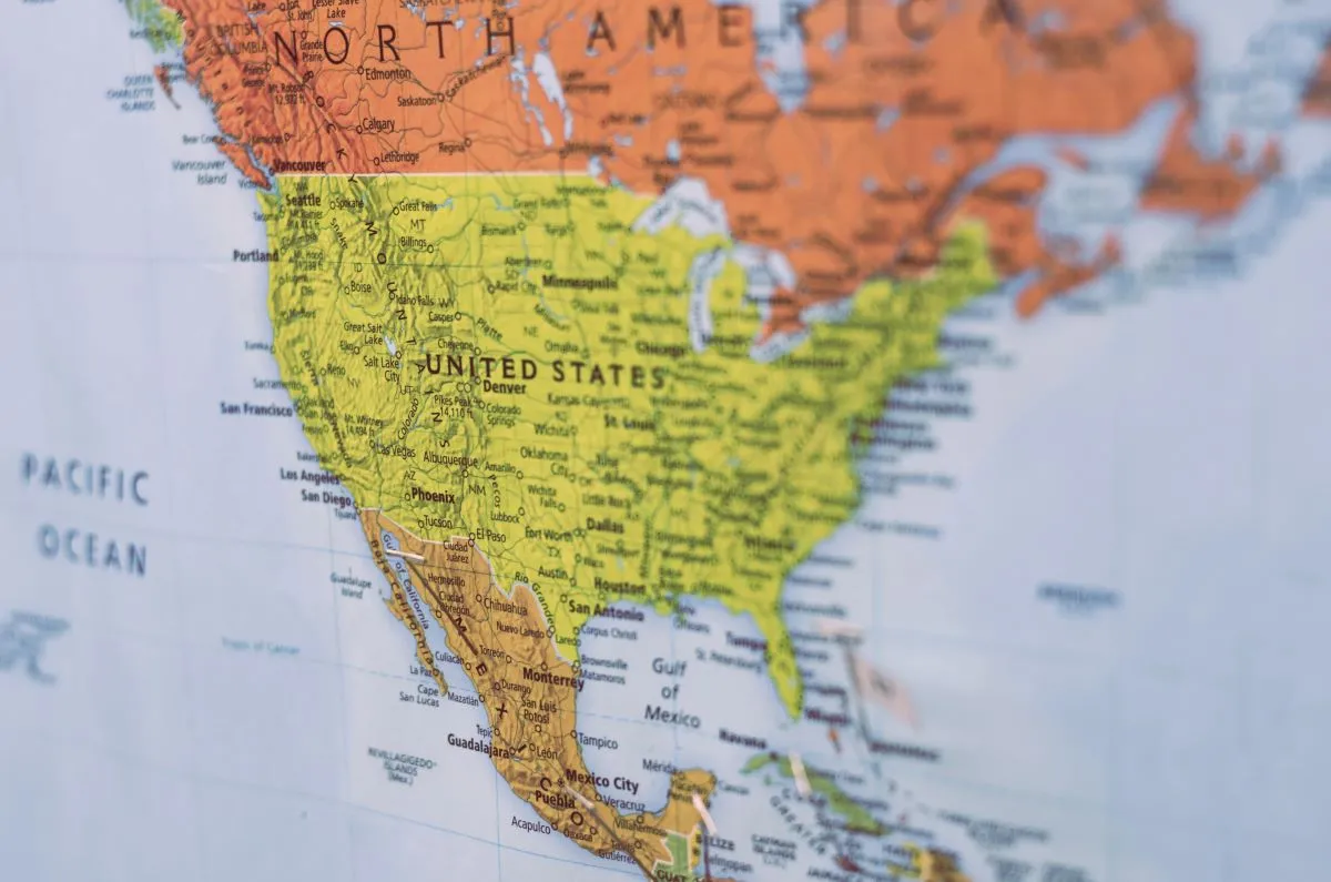 Przecisnąć się przez przesmyk. Setki tysięcy migrantów zalewają USA