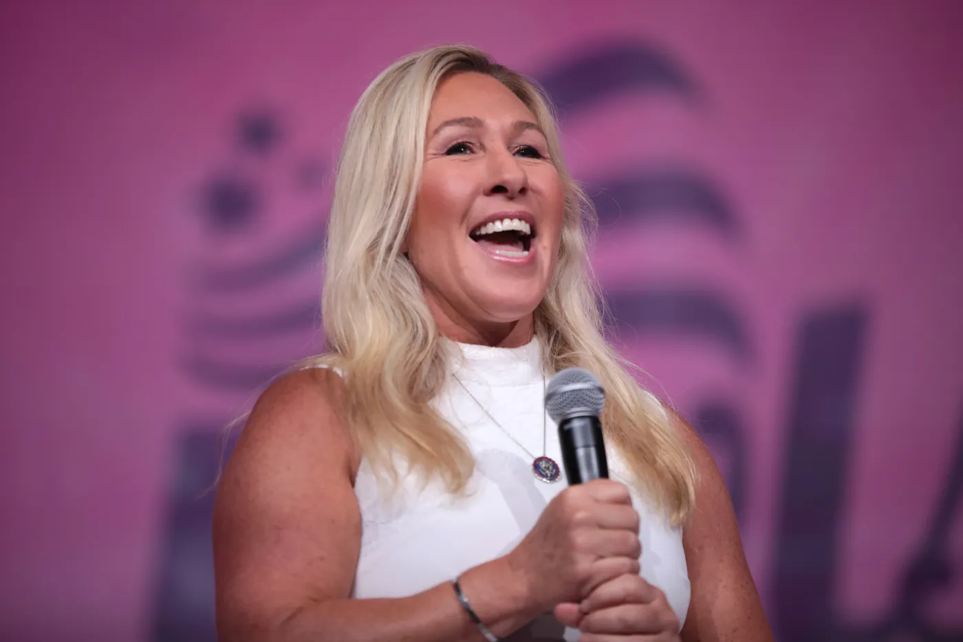 Kongresowy Przełom: Kongresmani popierają Bidenowskie plany wsparcia globalnych sojuszników mimo republikańskiego rozłamu