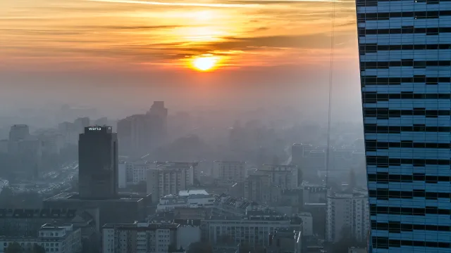 Czy da się posklejać Polskę? Arogancja elit napędza populizmy i wiedzie nas w przepaść [FELIETON]